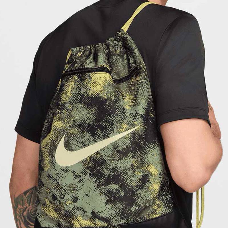 Рюкзак-мішок Nike NK BRSLA DRWSTG 9.5 CAMO AOP 18L хакі, чорний Уні 36x51х5 см DT-FZ2613-386, рис. 5