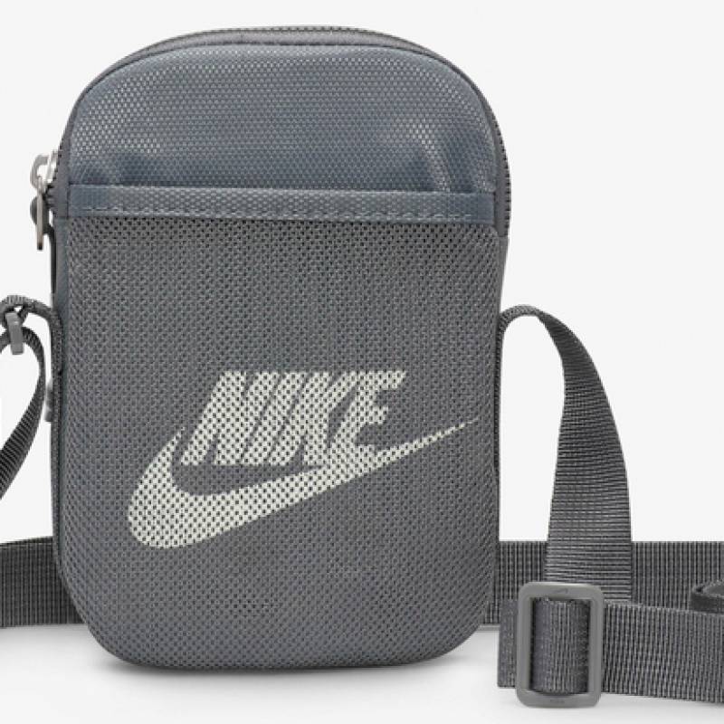 Сумка крос-боді Nike NK HERITAGE S CROSSBODY 1L сірий Уні 18x13x3 см DT-BA5871-084, рис. 0