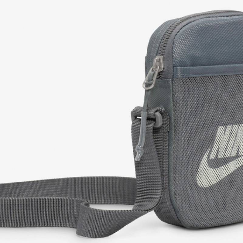 Сумка крос-боді Nike NK HERITAGE S CROSSBODY 1L сірий Уні 18x13x3 см DT-BA5871-084, рис. 1