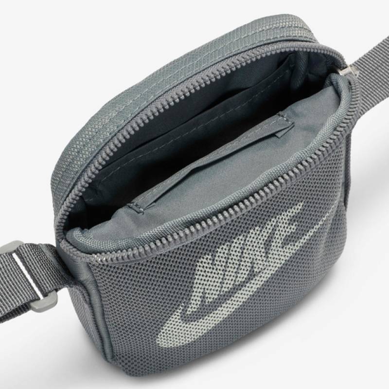 Сумка крос-боді Nike NK HERITAGE S CROSSBODY 1L сірий Уні 18x13x3 см DT-BA5871-084, рис. 3