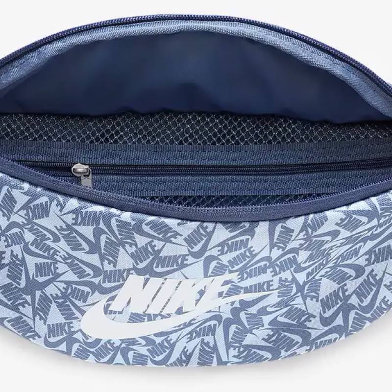Сумка на пояс Nike NK HERITAGE WAISTPCK - ACCS PR блакитний, білий Уні 41 х 10 х 15 см DT-FD5593-491, рис. 4