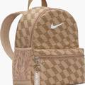 Рюкзак Nike Y NK BRSLA JDI MNI BK-AOP FA25 11L бежевий Діт 25 x 33 x 13 см DT-HV6481-200, прев. 1
