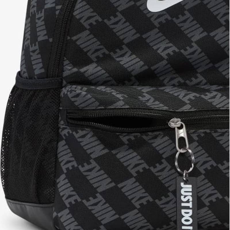 Рюкзак Nike Y NK BRSLA JDI MNI BK-AOP FA25 11L чорний, сірий Діт 25 x 33 x 13 см DT-HV6481-010, рис. 1