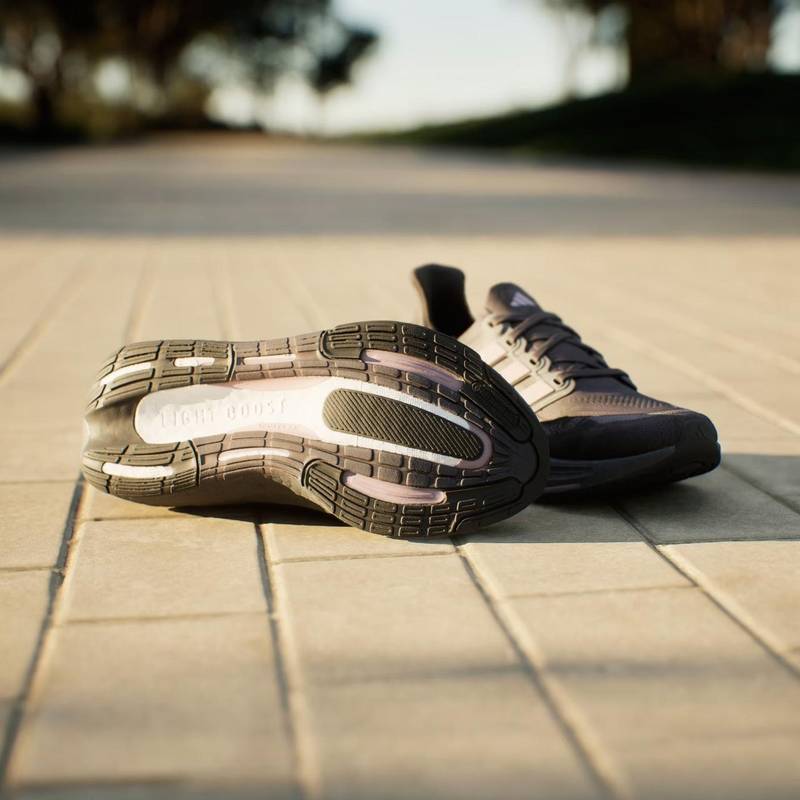 Кросівки жіночі Ultraboost Light Running Shoes Adidas IF1487, рис. 1